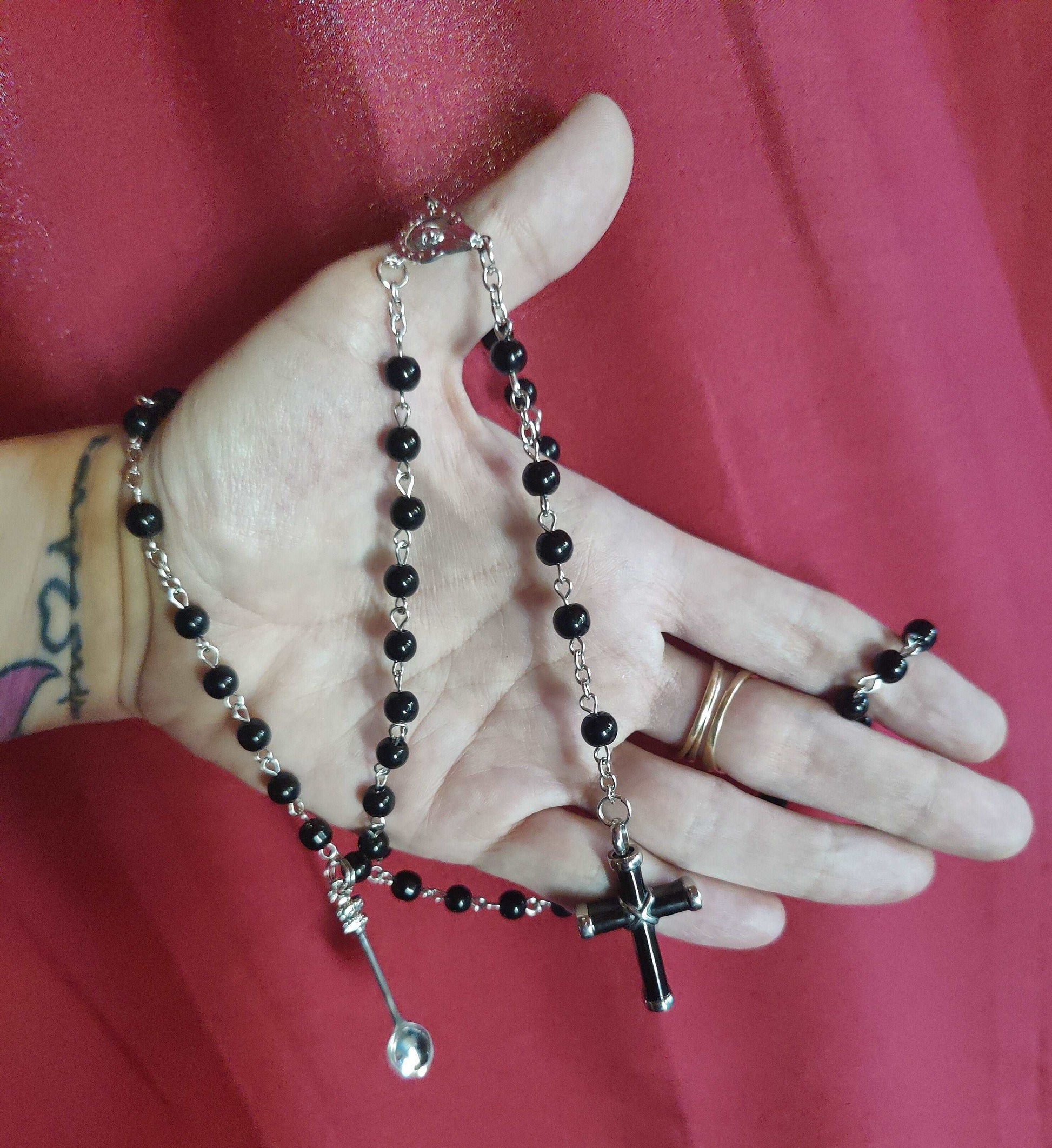 Cruel Intentions Rosary Necklaces - Close Up 